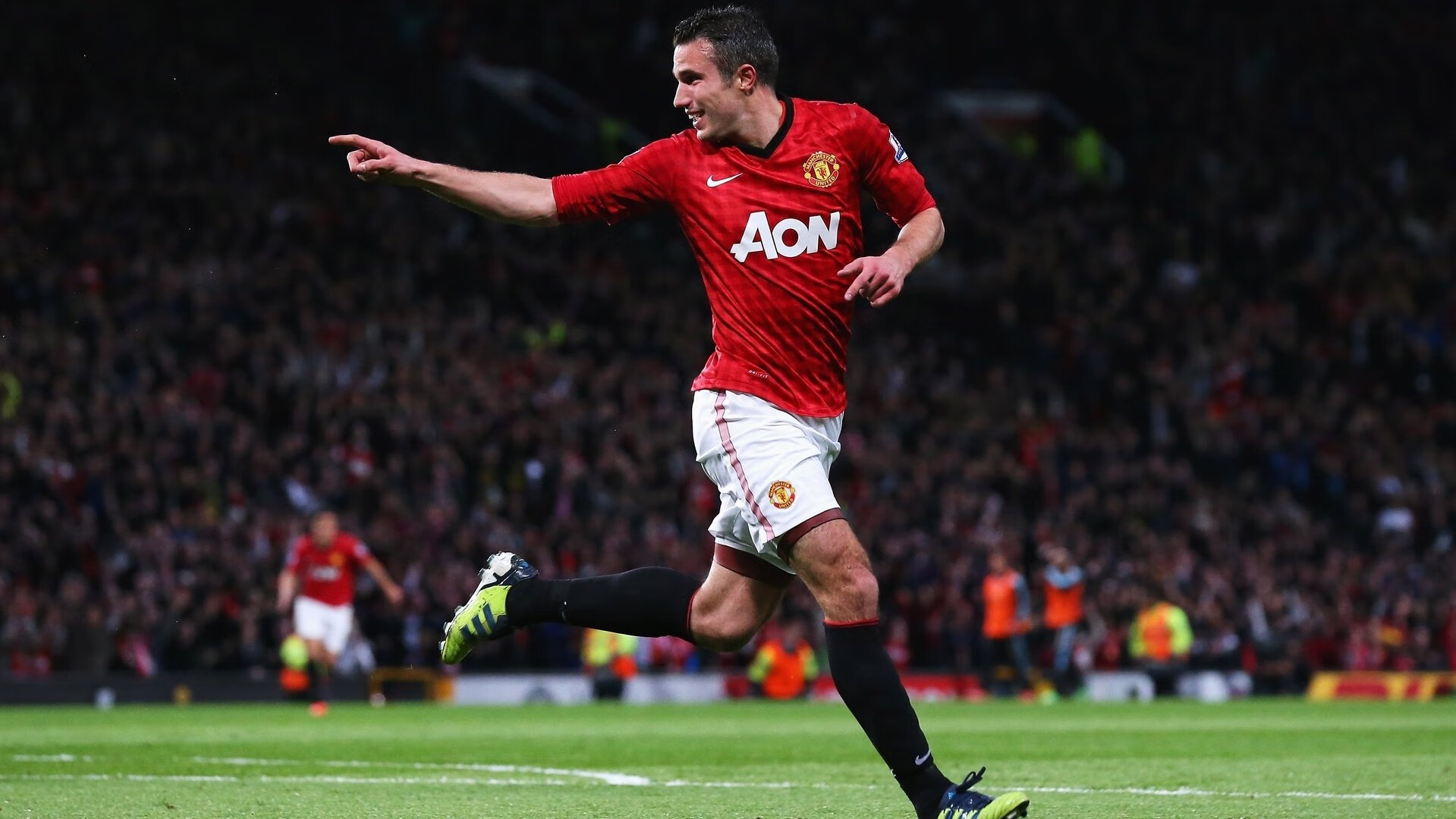 《电竞直播的幕后：主播制作背后的故事》，电竞主播是靠什么赚钱